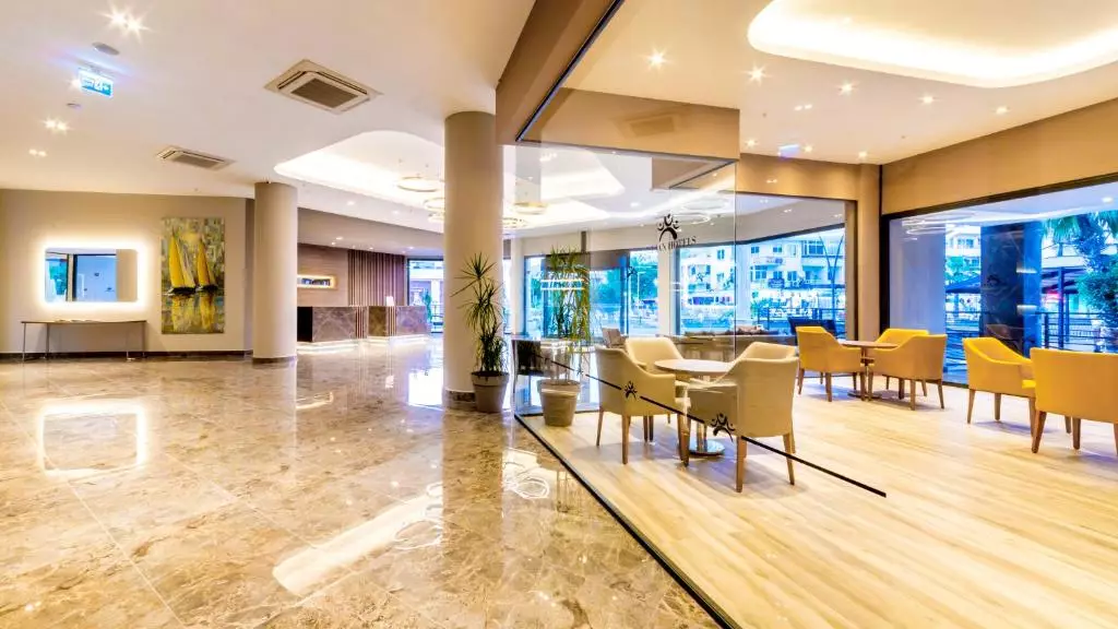 جولیان مارماریس